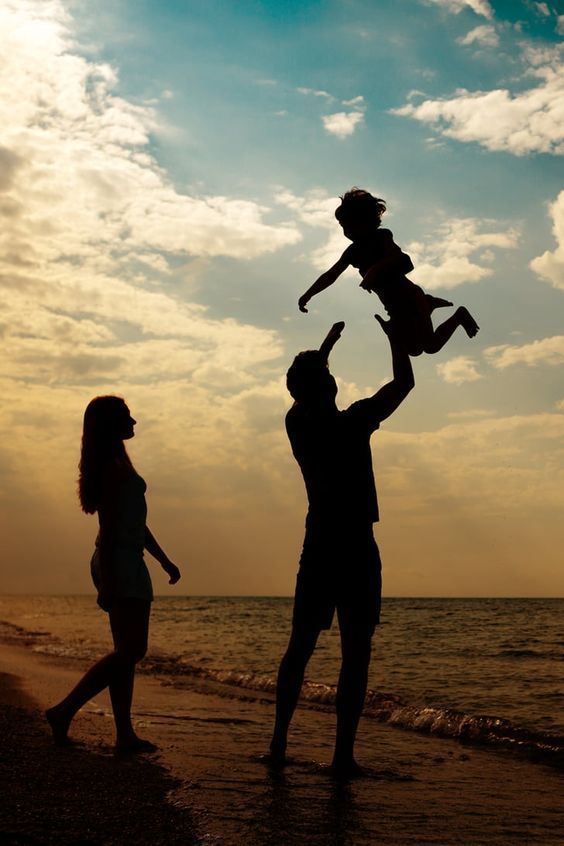 Balance_-_Family_on_a_beach